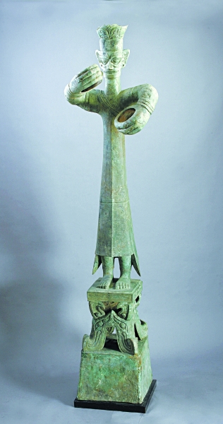 青铜立人像 青铜立人像