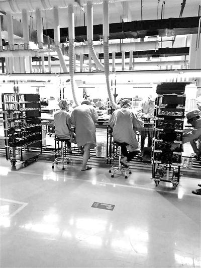 高校强制学生打工 不合格付费重修？