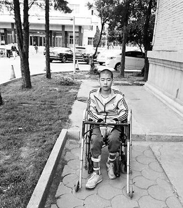 男孩被体罚后截瘫 男孩被体罚后截瘫