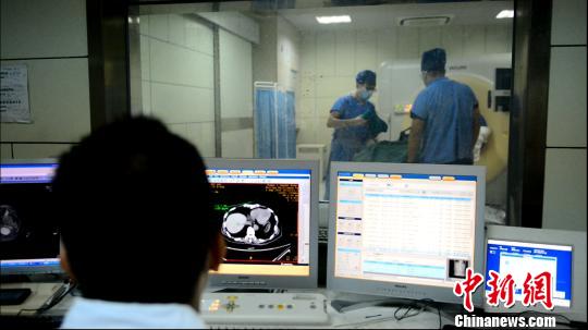 这种创新的局部治疗可望激活天然的机体抗肿瘤免疫响应，以抑制肿瘤复发转移，最终提高患者生存率。　王广兆 摄