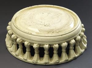 小档案 藏品名称:白釉辟雍砚 年代:唐