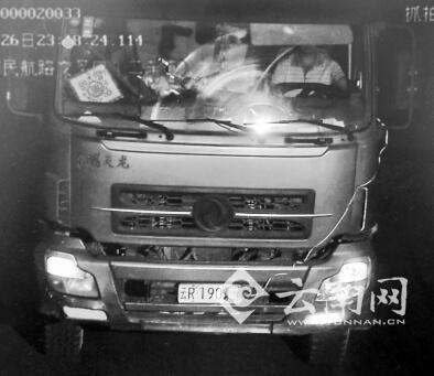 聪明反被聪明误 老司机用袜子制“遮牌神器”将被一次性扣完12分