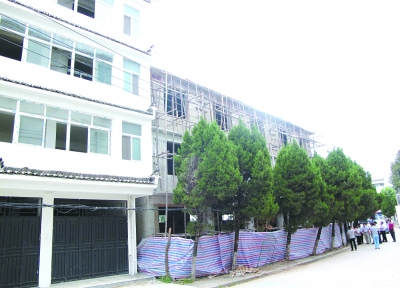 湖北红安国共合作谈判旧址拆除后，建成钢筋混凝土结构的三层建筑