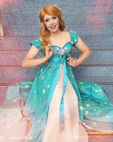 图为理查德扮演《曼哈顿奇缘》中的吉赛尔。