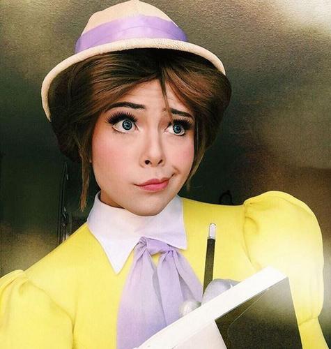 理查德的化妆技术非常高。你能相信这是一个男孩子吗？