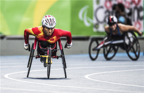 9月11日，在里约残奥会田径女子400米T53级决赛中，中国选手周洪转以54秒43的成绩获得冠军，并打破世界纪录。