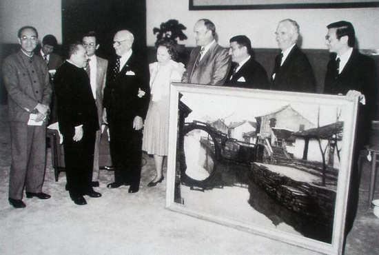 1985年哈默赠送给邓小平的礼物:陈逸飞油画《故乡的回忆—双桥》