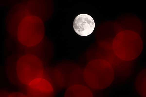 9月15日是中秋节，这是在山东潍坊青州市拍摄的月亮。