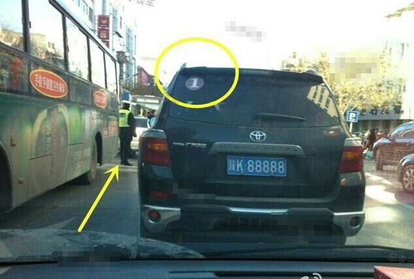 5辆车同挂K88888车牌4