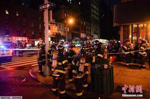 当地时间9月17日，美国纽约消防部门表示，纽约曼哈顿区切尔西社区的一个垃圾桶疑似被投放爆炸装置。