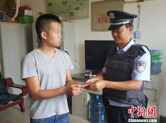 广西小伙打工被骗云南铁警救助回家