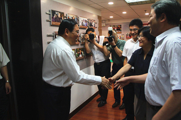 1474169560134082.jpg 吴主委握手2_副本.jpg