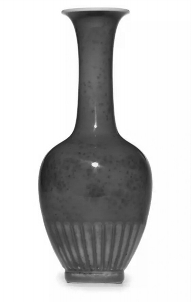 清康熙豇豆红釉菊瓣瓶 清康熙豇豆红釉菊瓣瓶