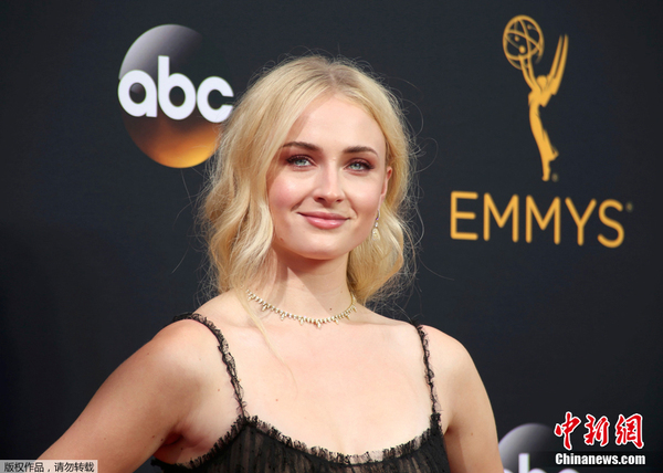 第68届艾美奖颁奖礼 各影星悉数亮相红毯7