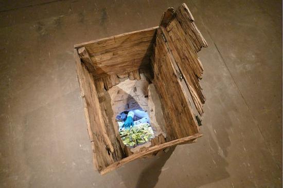 罗伯特·戈伯特(Robert Gobert)作品《宝箱》