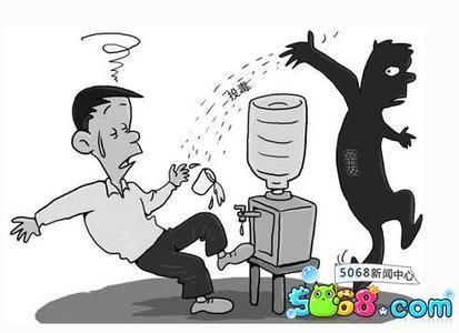 16岁少年饮水机投毒嫌同学吵闹 被判有期徒刑1年 16岁少年饮水机投毒嫌同学吵闹 被判有期徒刑1年