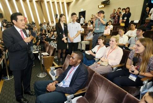 马英九首场校园讲座报名爆满 校方考虑网络直播