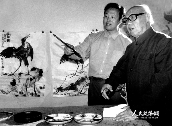 李苦禅与儿子李燕在画室_副本 李苦禅与儿子李燕在画室_副本