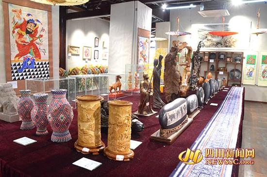 泸州民间艺术品展