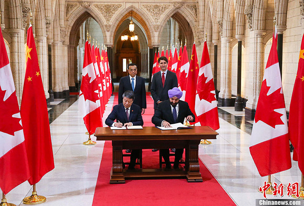 李克强与加拿大总理特鲁多共同会见记者3
