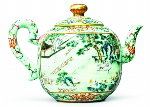 粉彩描金松石绿地开光惠山煮泉观卷图御制诗茶壶 粉彩描金松石绿地开光惠山煮泉观卷图御制诗茶壶