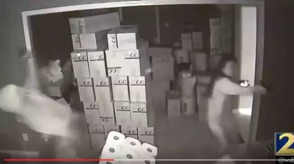 就是她！这个柔弱的福州女子拔枪击毙美国悍匪，震惊了全世界