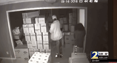 就是她！这个柔弱的福州女子拔枪击毙美国悍匪，震惊了全世界