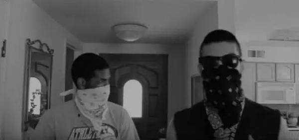 最近，一个黑人垃圾歌手在YouTube上煽动全民抢劫华人的视频引发众怒。（震惊：鼓动入室洗劫华人的教程竟然在网上疯传！我们必须举报，要求谷歌和Youtube道歉?。┯捎谥伟膊患?，在美国和加拿大，以华人为目标的抢劫案越来越多。