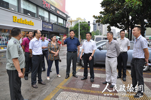 陕西汉中市政协视察中心城区临建拆除工作 陕西汉中市政协视察中心城区临建拆除工作