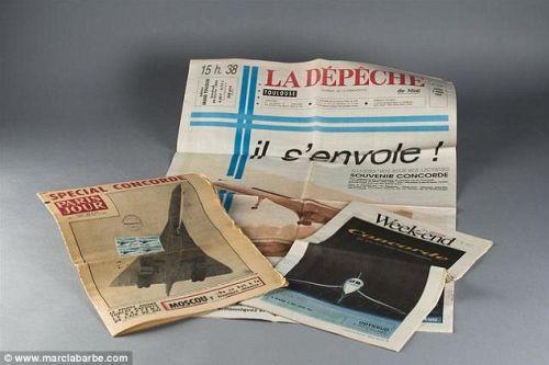 资料图：即将拍卖的飞机物品。