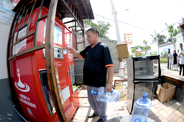 009.jpg中亓固村新村水站设置在村路边，方便适用。