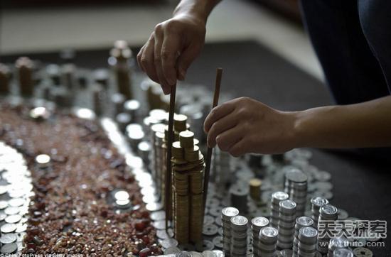 男子收集5万枚硬币:完成的作品让人惊叹 男子收集5万枚硬币:完成的作品让人惊叹