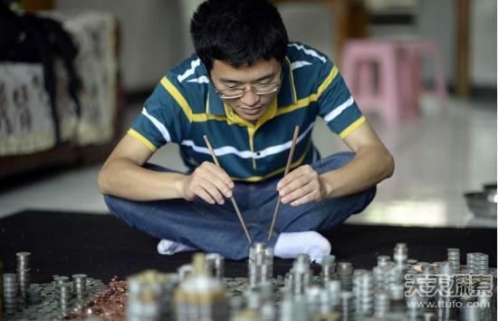 男子收集5万枚硬币:完成的作品让人惊叹 男子收集5万枚硬币:完成的作品让人惊叹