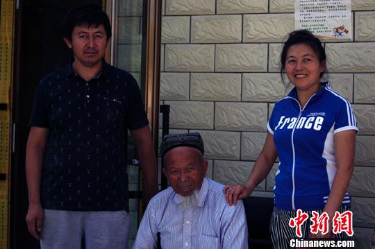 新疆退伍军人退伍不褪色:打馕为生助贫帮困成就致富梦