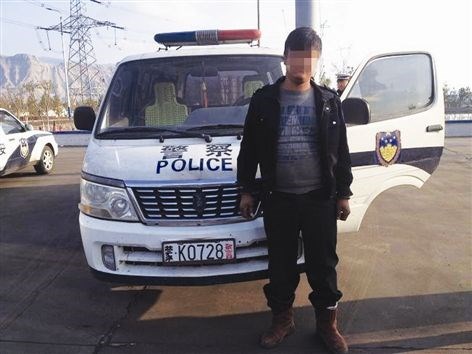 男子开假警车巡街半年 每天义务疏导交通