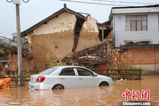 图为牟定发生强降雨洪涝灾害 钟欣 摄 图为牟定发生强降雨洪涝灾害 钟欣 摄