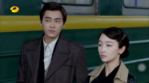 资料图：李易峰送周冬雨上车。视频截图