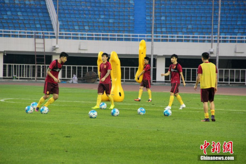 国足备战与叙利亚一战 张一辰 摄 点击进入下一页