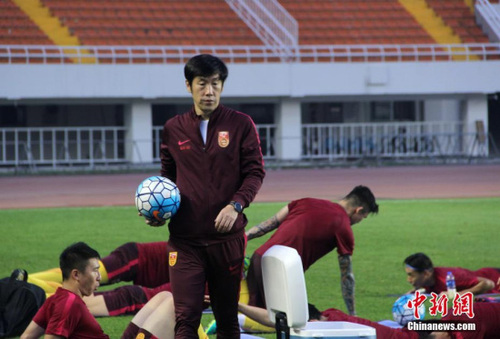 高洪波在训练中 张一辰 摄 点击进入下一页