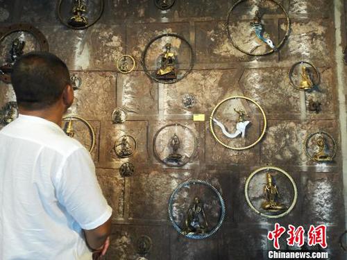 昆明男子“变废为宝”废旧零件打造88尊佛像（图）