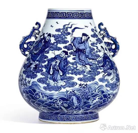 清乾隆青花八仙贺寿螭耳尊 成交价:4444万港元 清乾隆青花八仙贺寿螭耳尊 成交价:4444万港元