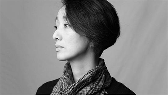 　　向京：1968年生于北京，1995年毕业于中央美术学院雕塑系。1999-2007年任上海师范大学美术学院雕塑工作室教师，后搬回北京