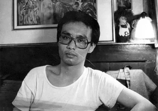 1987年，张晓刚于重庆