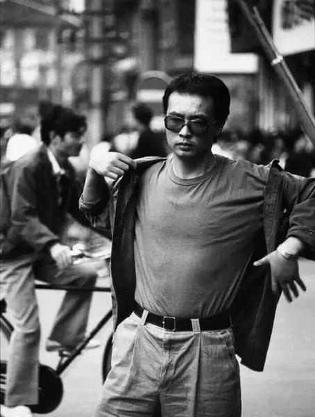 1988年，张晓刚于成都，肖全摄