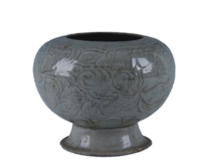 北宋越窑刻花牡丹纹莲瓣罐