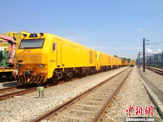 中车大连公司高端火车头交付香港