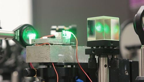 用激光为手机充电 用激光为手机充电