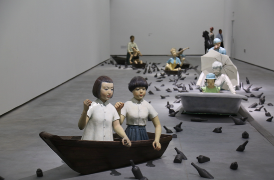 图片:《一江春水向东流》玻璃钢着色