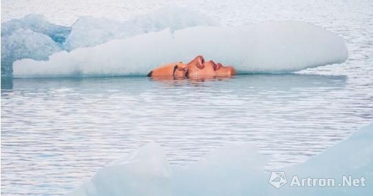 胡拉《如果你开始翱翔，该怎么办》。图 取自 The Huffington Post