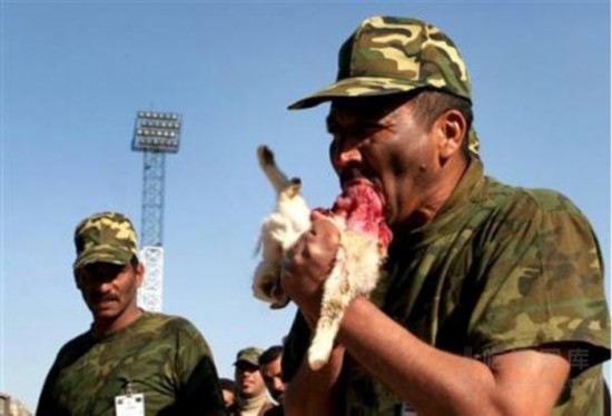 男子吃生肉险丧命 男子吃生肉险丧命